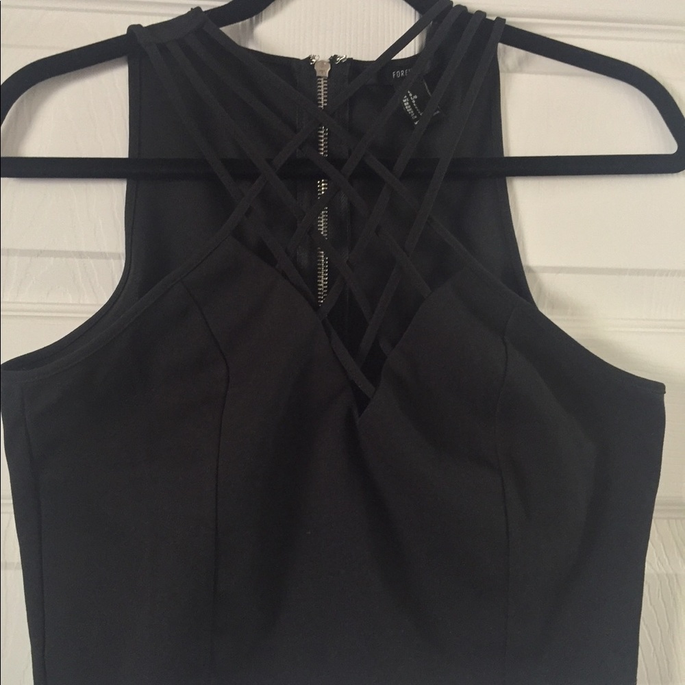 Strappy crop top black